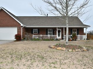 221 Flora Dr, Lenoir City, TN 37771