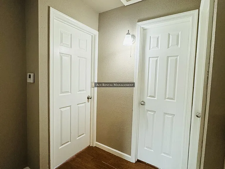 Pine Shadows Duplex Apartments — Photo 14