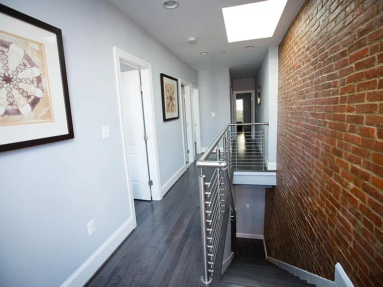 229 E St NE #1 — Photo 10