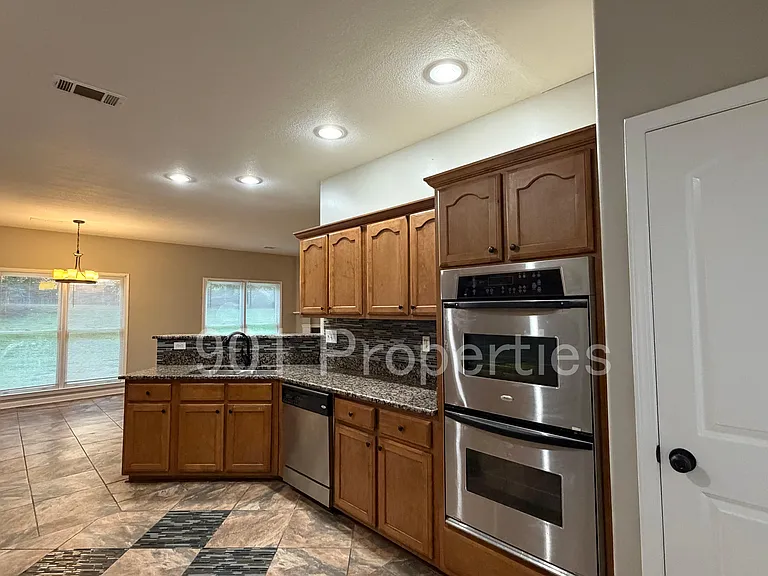 3777 Pavilion Cir — Photo 4