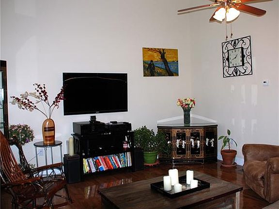 4th image of 340 N Crab Meadow Dr