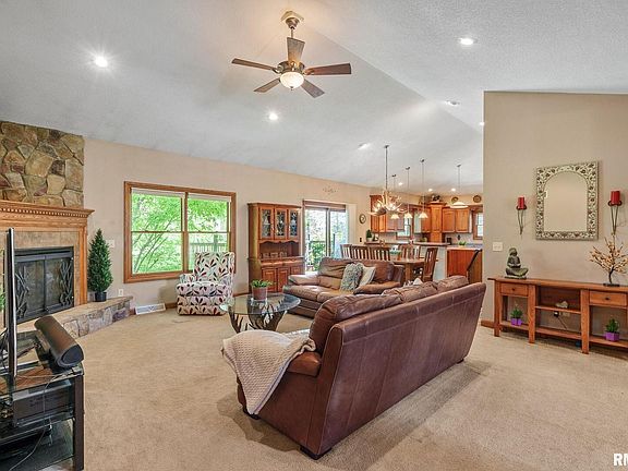3rd image of 115 Woodland Dr