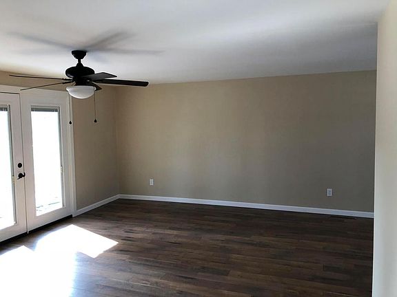 2nd image of 3555 Madrid Dr