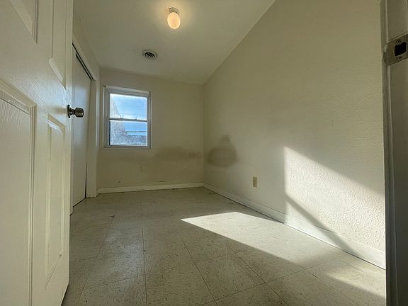 5th image of 110 E Illinois Ave #1