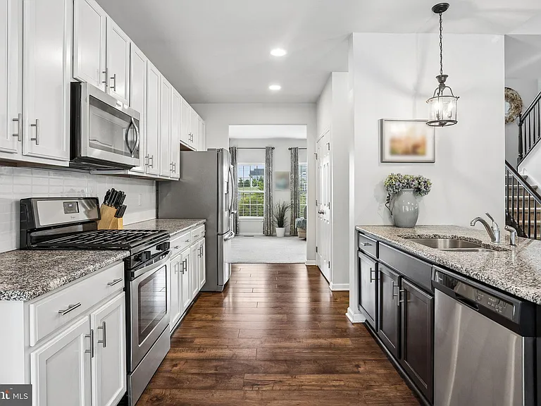 427 Green Meadow Dr — Photo 16