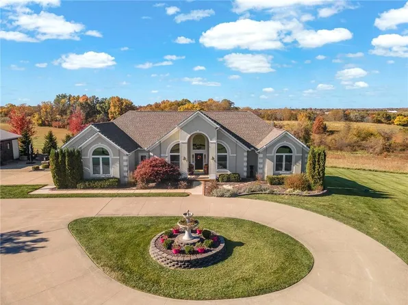 10030 Airfield Ln, Richmond, MO 64085