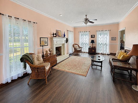 3rd image of 51 Morris Dr