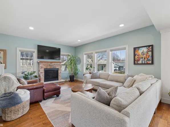 3518 N Shore Dr, Clear Lake, IA 50428