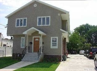 1 Tollgate Ct, Lynbrook, NY 11563