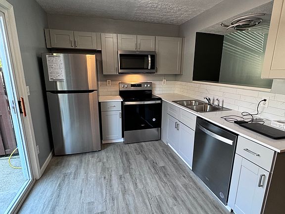 4th image of 7806 Barkwood Dr #10B