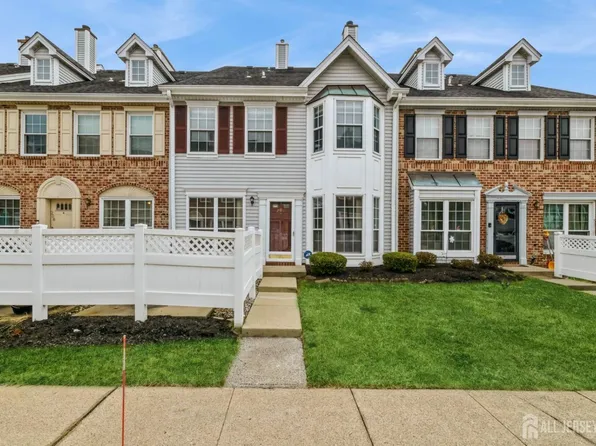 207 Darwin Ln, North Brunswick, NJ 08902