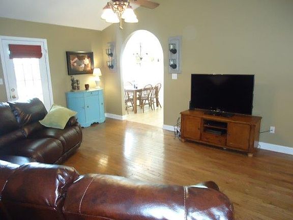 3rd image of 124 Byrd Dr