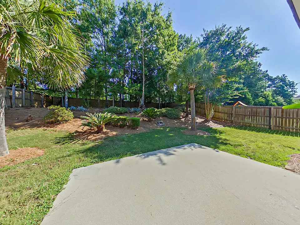 615 Ventana Dr