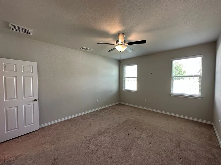 10901 Mickelson Dr — Photo 13