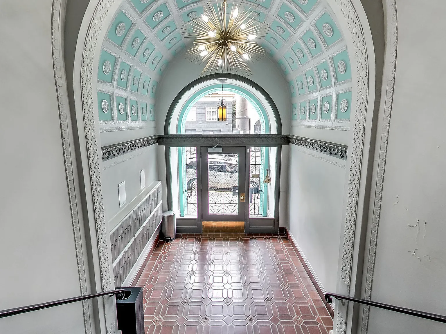 455 Hyde — Photo 3