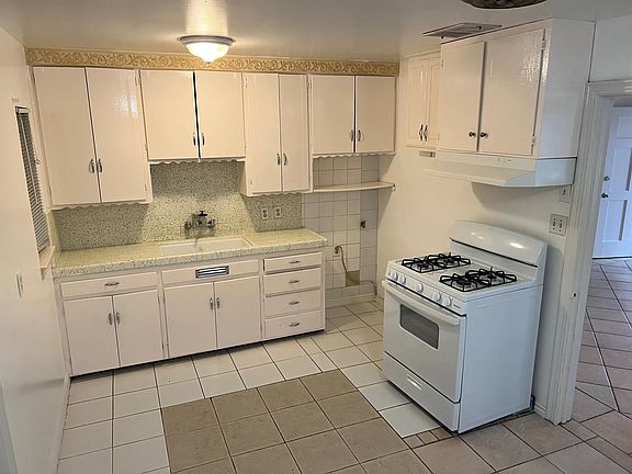 5th image of 1009 W Dayton Ave