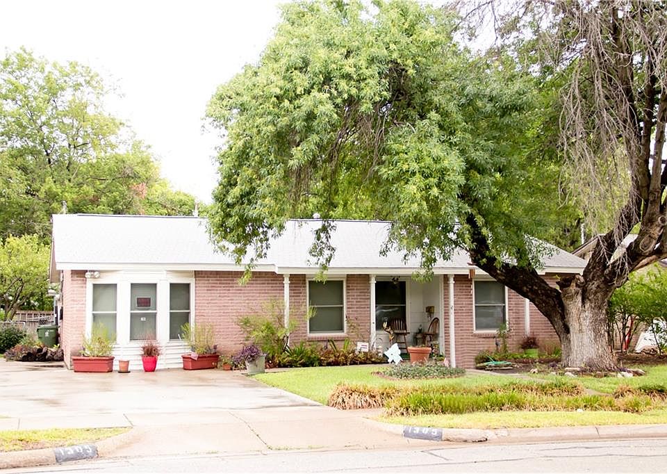 1st image of 1305 Rosewood Ln