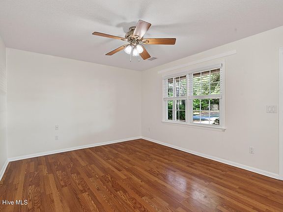 4th image of 626 Hadley Court