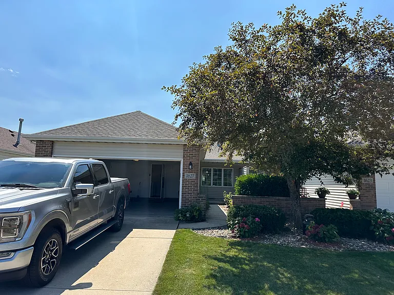 1627 Evergreen Ave — Photo 1