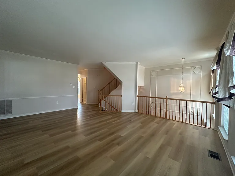 8359 Regal Oak Ct — Photo 10