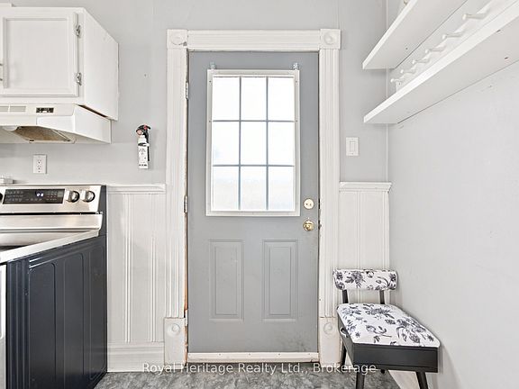 2nd image of 61 Lindsay St N