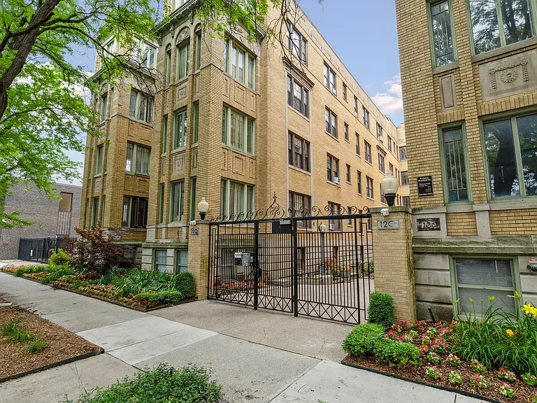 120 Seward St — Photo 3