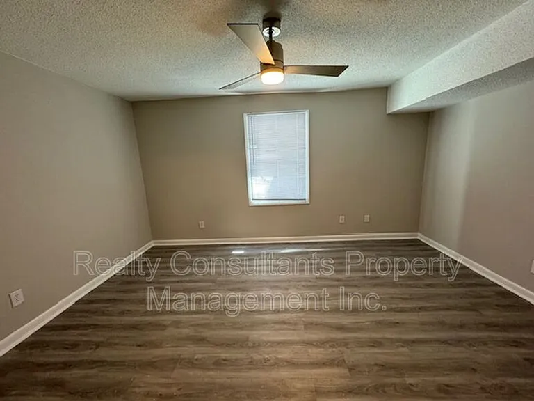 604 E Iredell Ave #7 — Photo 17