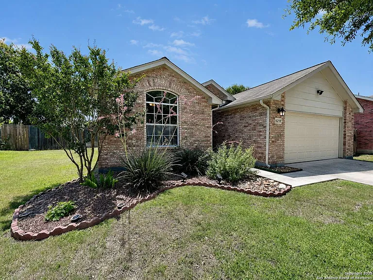 6218 Parkland Oaks Dr — Photo 2