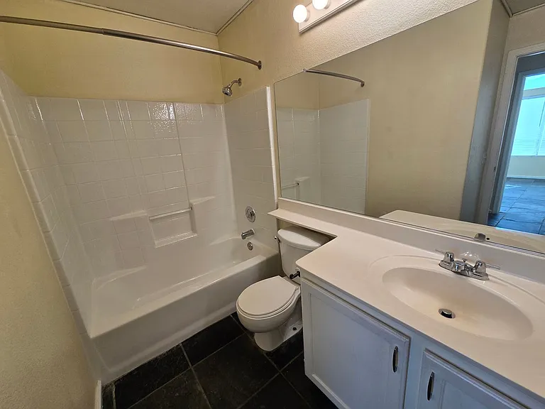 2417 Bloomington Dr — Photo 10