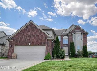 33201 Glengary Ct, Sterling Heights, MI 48310