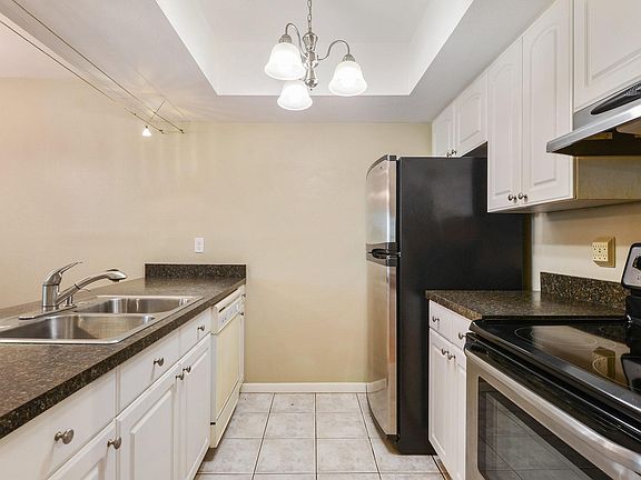 4th image of 3109 W Horatio St #A14