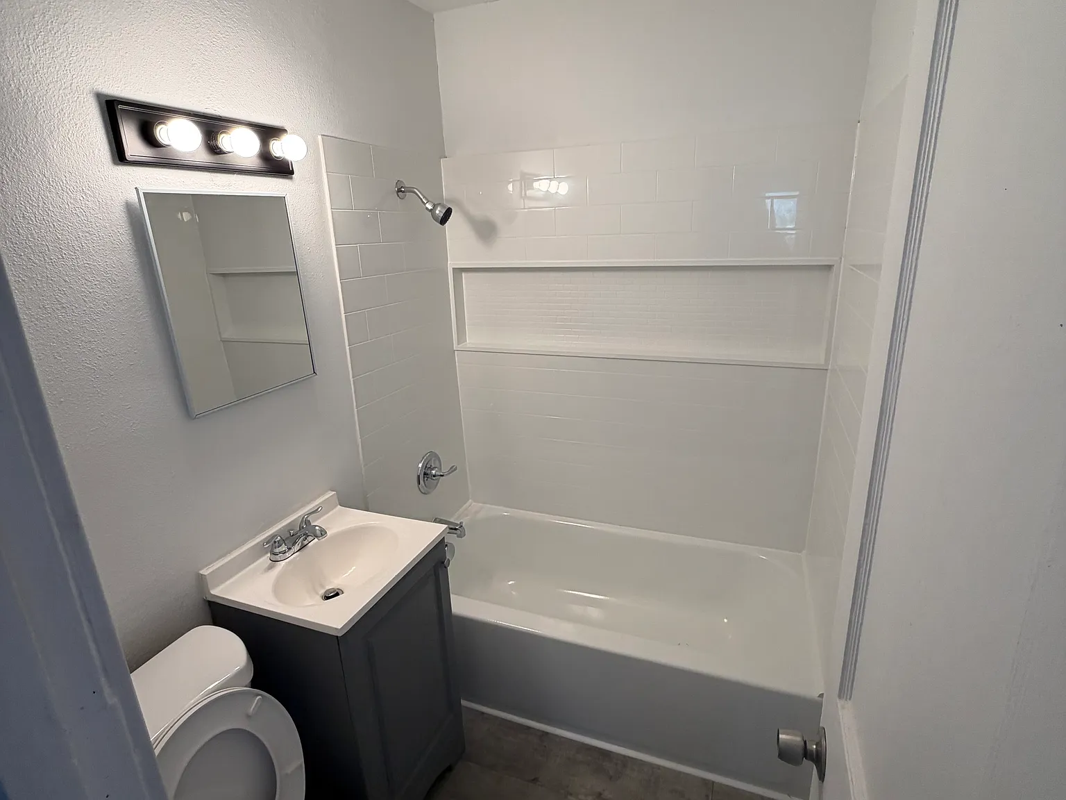 3 bed, 986 sqft, $1,300 — Photo 3