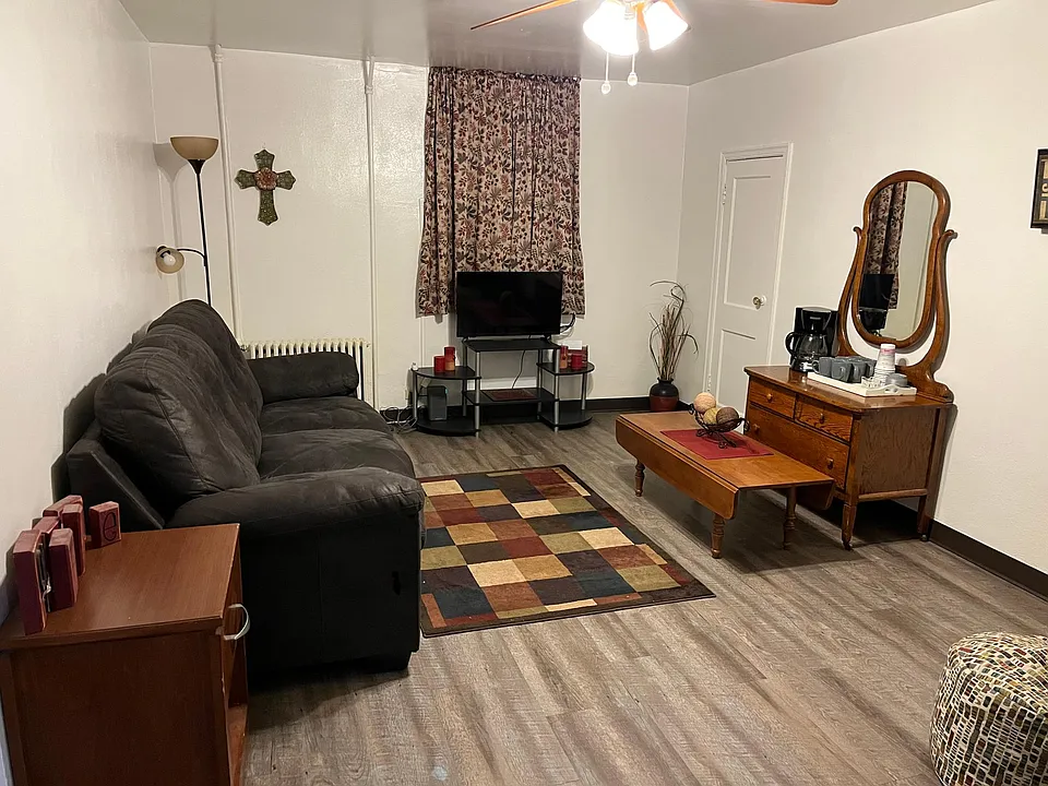 101 9th St S