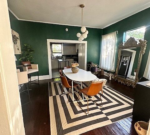 4th image of 713 Mount Auburn Ave