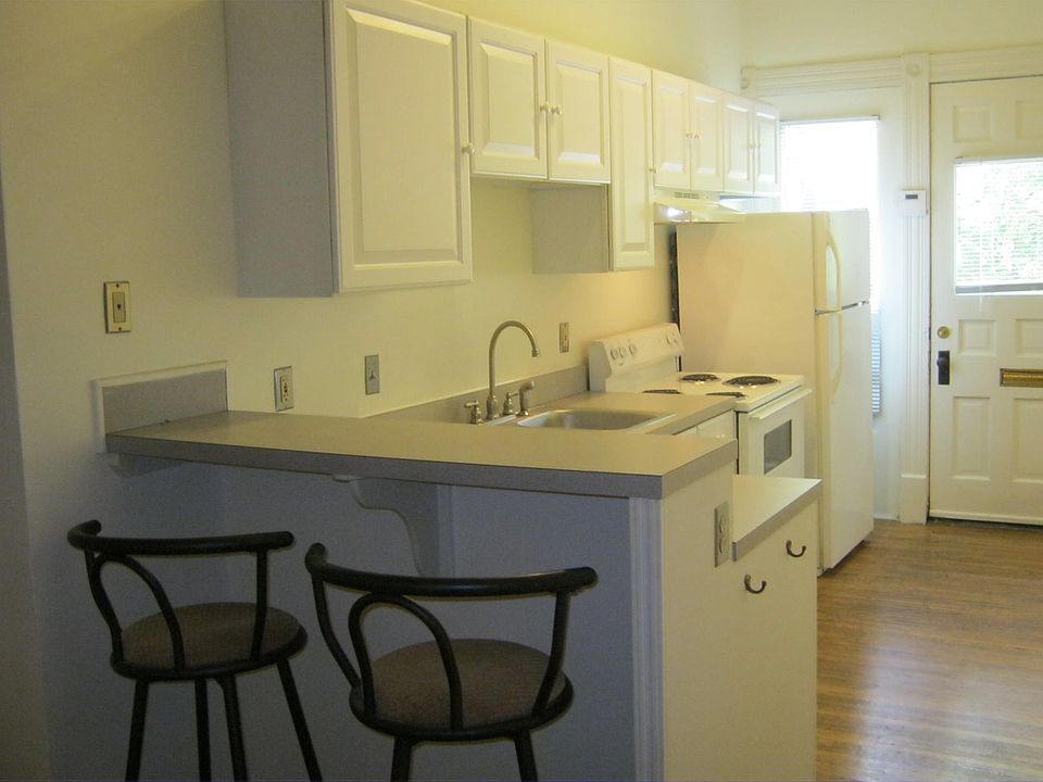 2nd image of 26 E 1st Ave