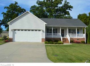 112 Trail Ct, Thomasville, NC 27360