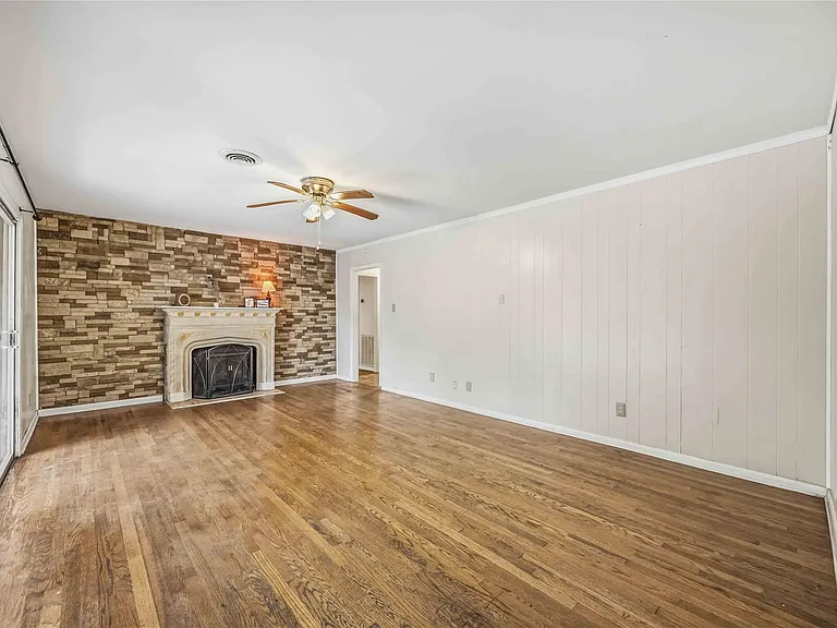 435 Rolling Wood Rd — Photo 6