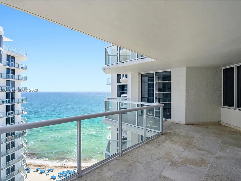 18671 Collins Ave #2304 — Photo 4