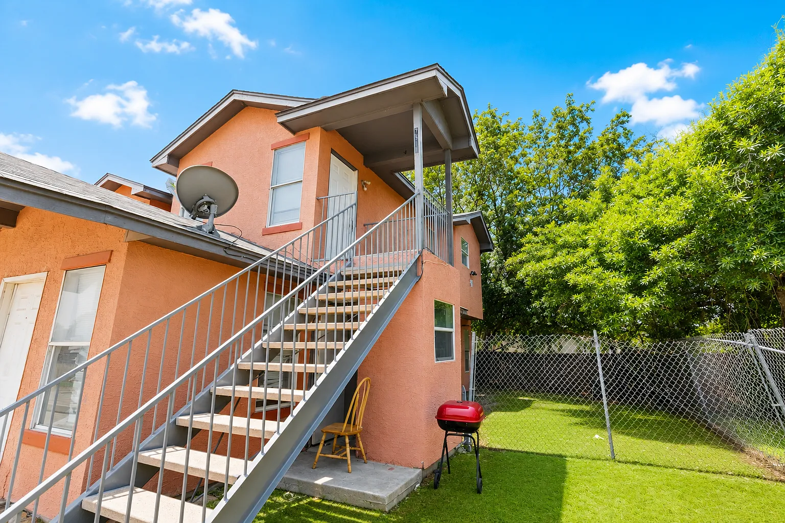2 bed, 700 sqft, $1,260 — Photo 3