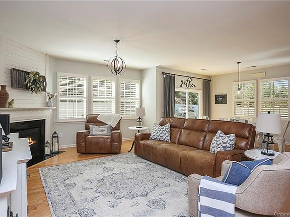 4th image of 1045 Crawford Dr #3B-13