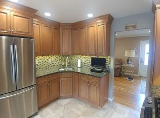 27 Cutter Dr, East Hanover, NJ 07936
