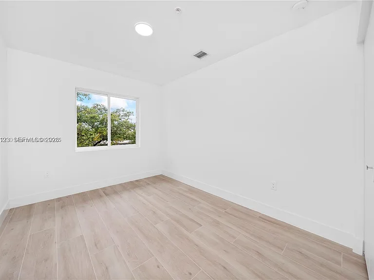 32 NW 14th Ave #3 — Photo 17