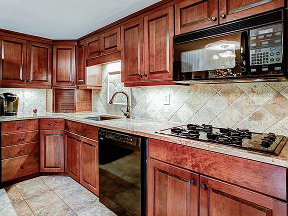 3rd image of 3275 Brandywine Pl NW