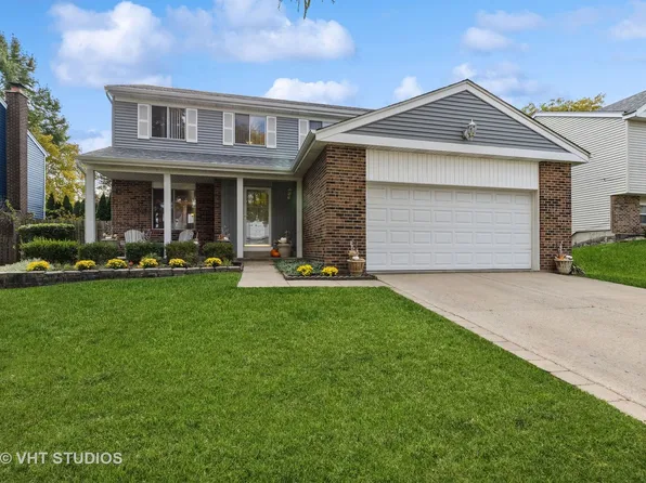 215 Atlantic Dr, Vernon Hills, IL 60061