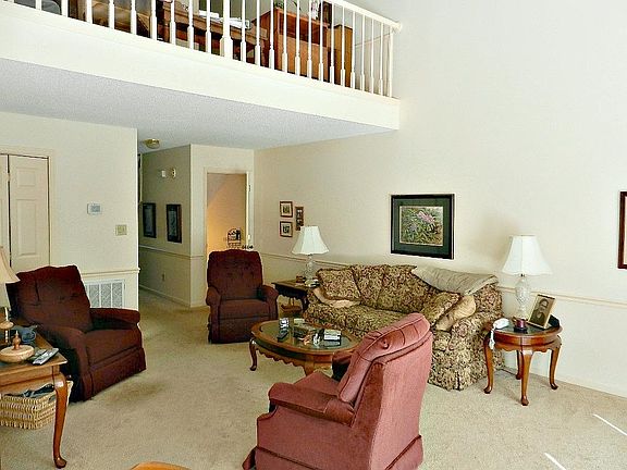 3rd image of 217 Brentwood Way #217