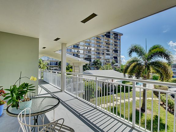 2nd image of 930 SE 9th Ave APT 17
