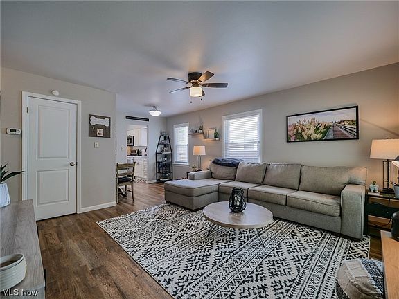 5th image of 1105 Summit Dr