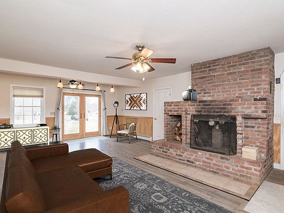 3rd image of 89 Potwine Ln