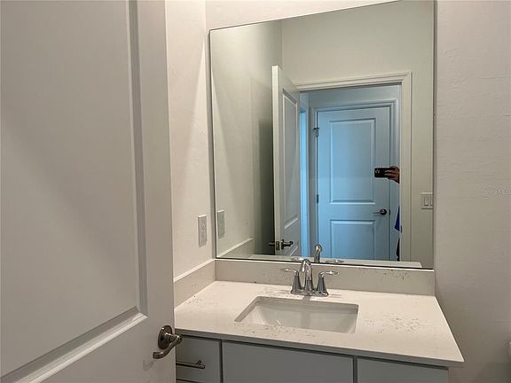 3rd image of 11370 Burgundy Dr