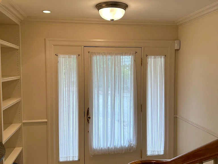 22 Laurel St — Photo 3